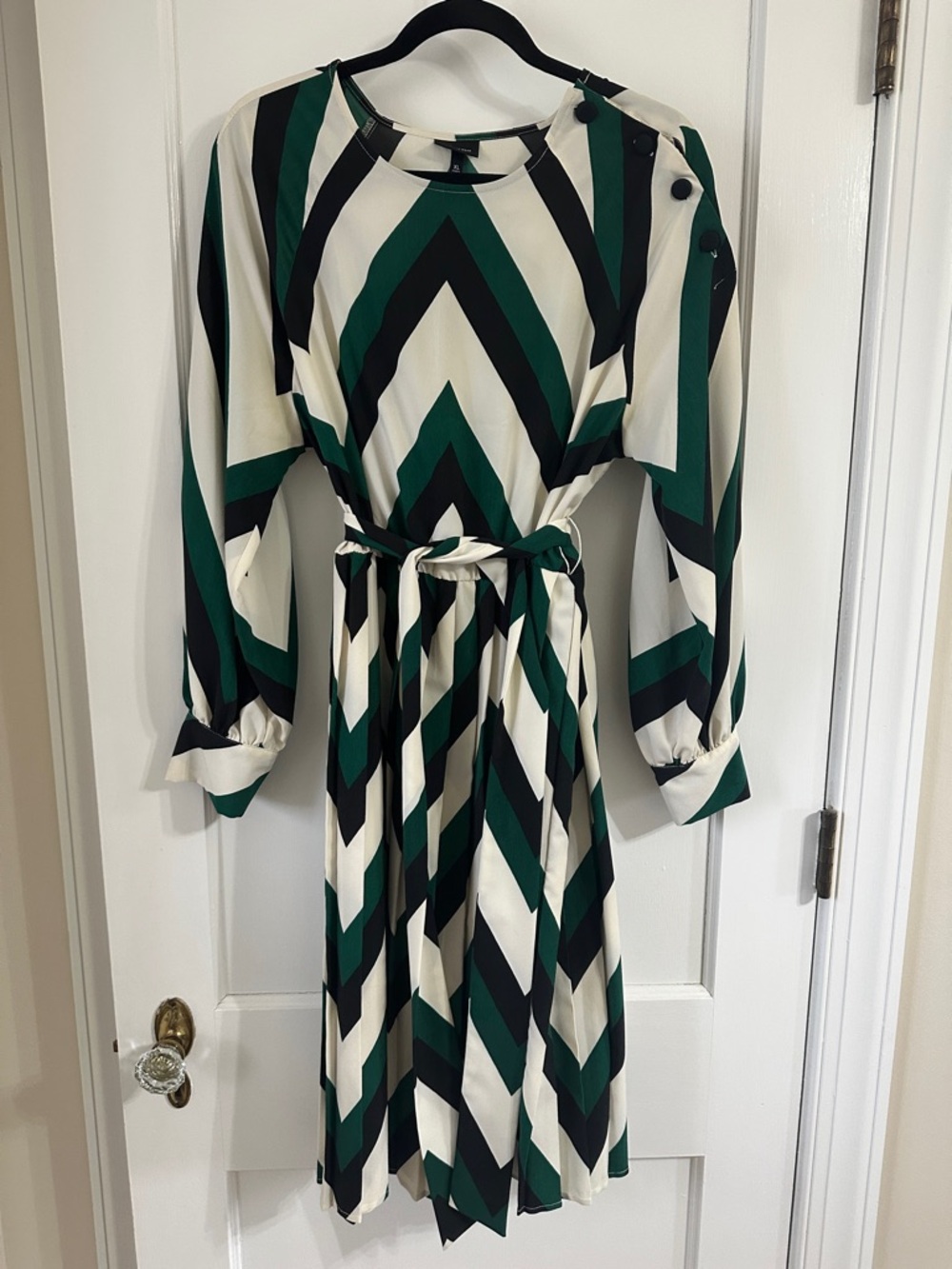 Who What Wear Chevron Midi Dress in Green, Black and Ivory